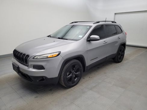 Used 2016 Jeep Cherokee Altitude image 2