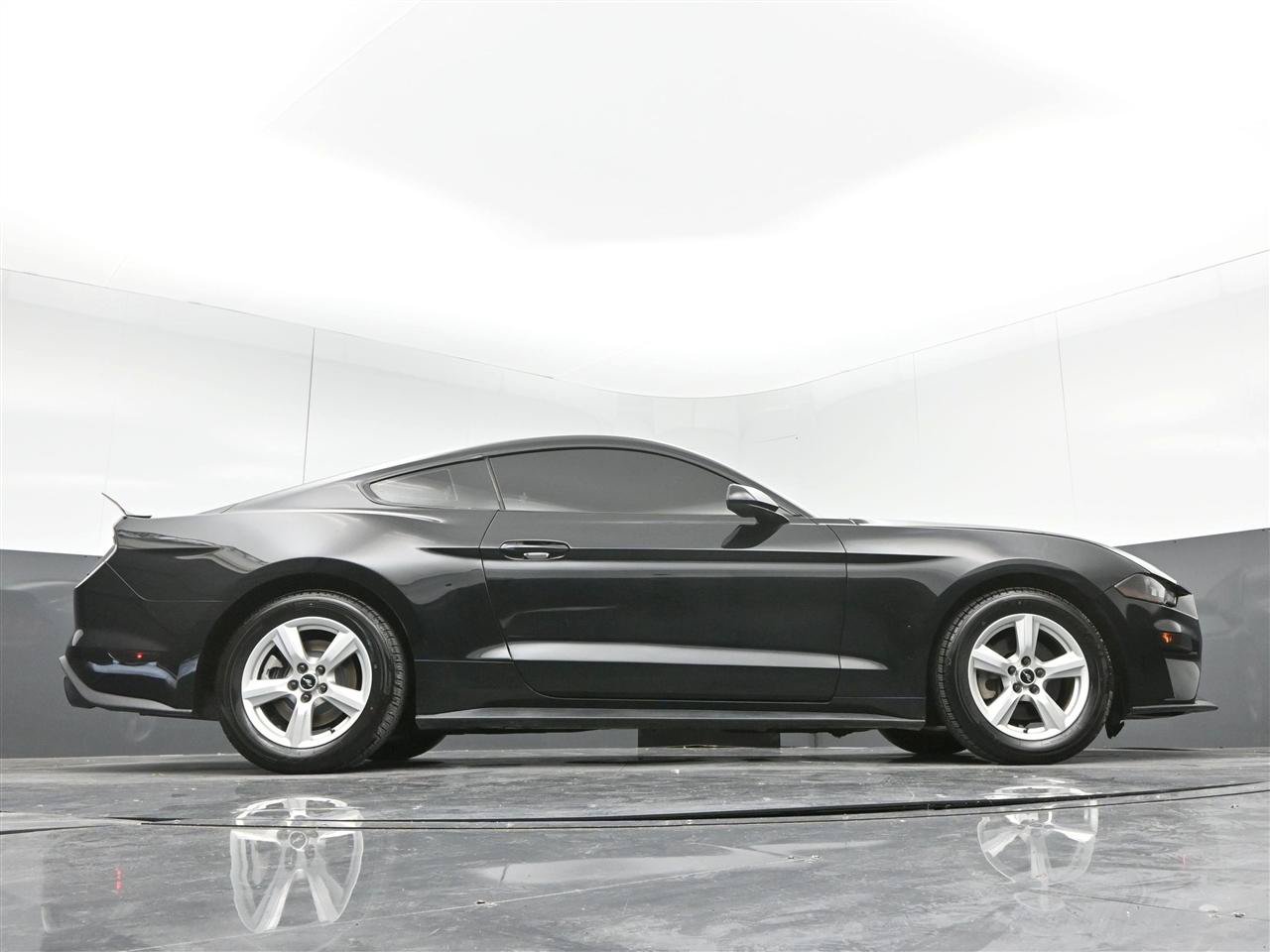 Used 2018 Ford Mustang Coupe RWD image 30