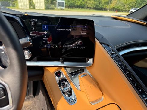 Used 2021 Chevrolet Corvette Stingray Preferred Cpe w/ Z51 Performance Package RWD image 17