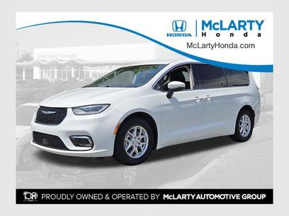 Used 2023 Chrysler Pacifica Touring-L