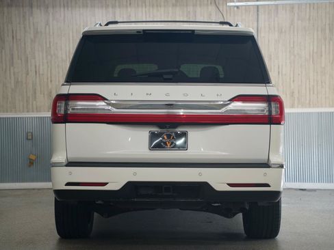 Used 2020 Lincoln Navigator Reserve w/ Cargo Convenience Package RWD image 9
