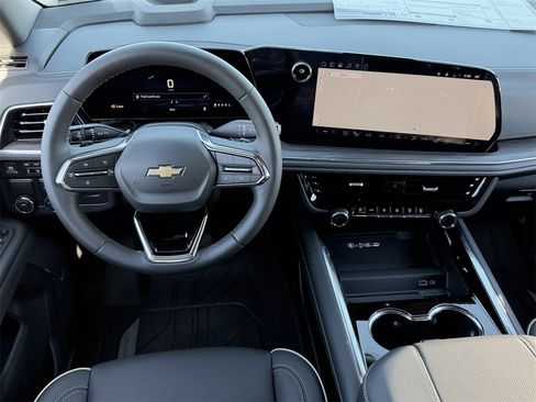 New 2026 Chevrolet Suburban Premier image 11