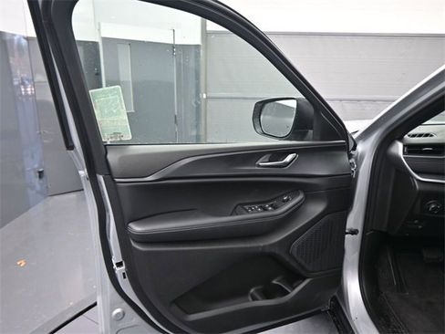 New 2025 Jeep Grand Cherokee L Laredo image 40