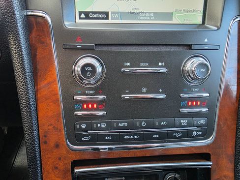 Used 2016 Lincoln Navigator Select image 22