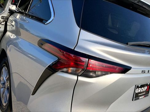 Used 2021 Toyota Sienna XLE FWD image 29