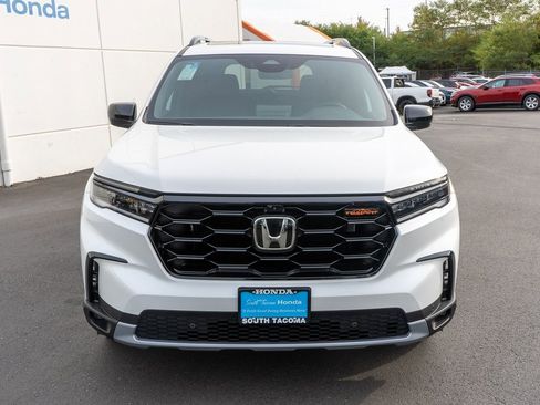 New 2025 Honda Pilot TrailSport image 3