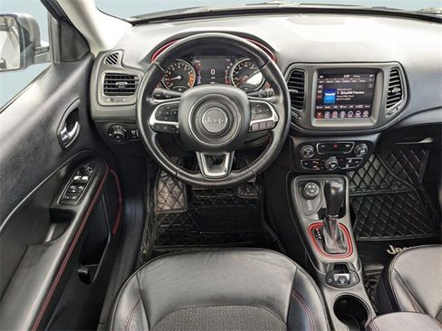 Used 2020 Jeep Compass Trailhawk image 3