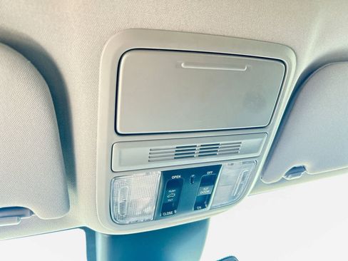 Used 2024 Honda Odyssey EX-L image 17