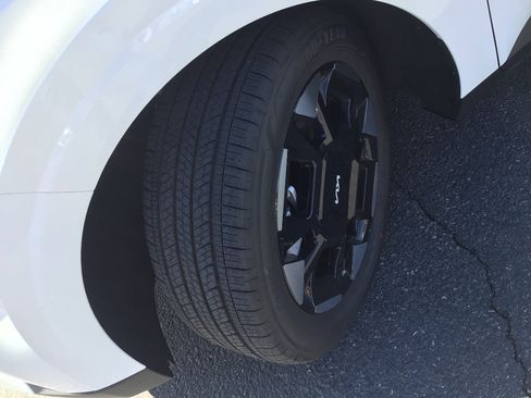 New 2026 Kia Carnival EX image 19