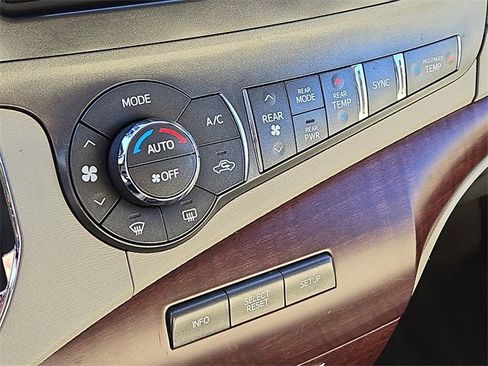 Used 2014 Toyota Sienna Limited image 17
