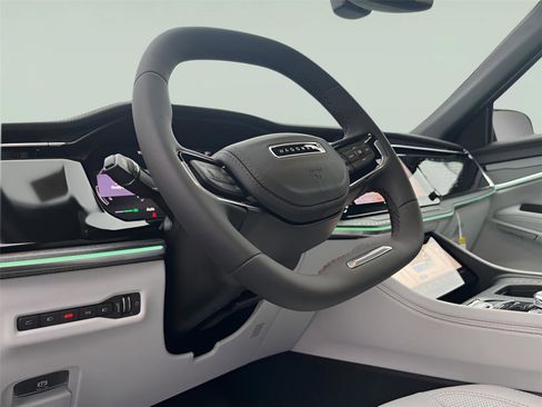 Used 2025 Jeep Wagoneer S Limited image 14