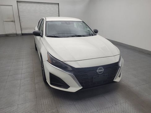 Used 2025 Nissan Altima 2.5 SV FWD image 14