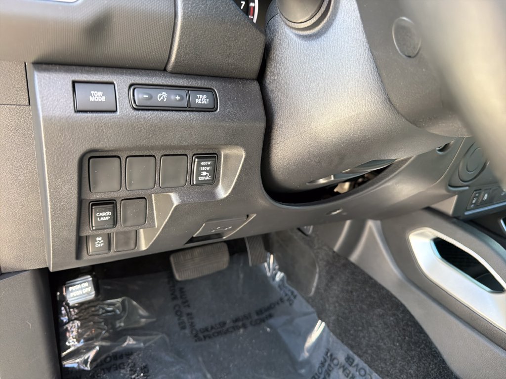 Used 2024 Nissan Frontier SV RWD image 17