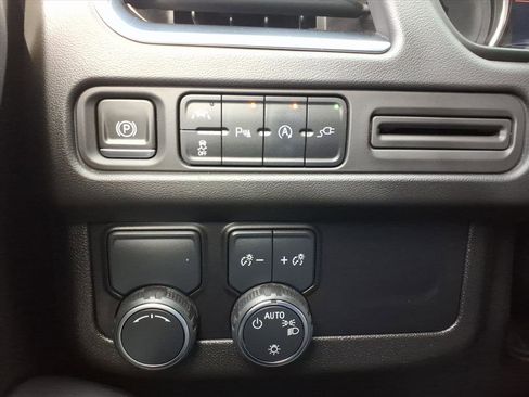 Used 2021 Chevrolet Suburban RST w/ Luxury Package image 24