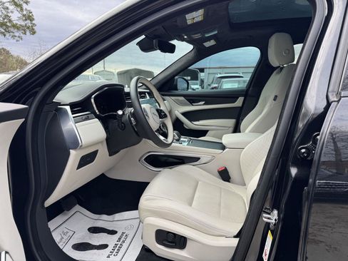 Used 2024 Jaguar F-PACE R-Dynamic S image 5