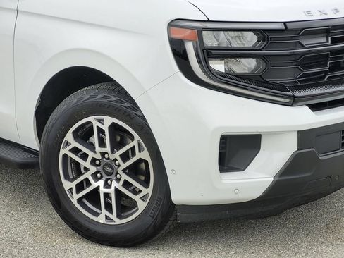 Used 2025 Ford Expedition Active AWD/4WD image 3
