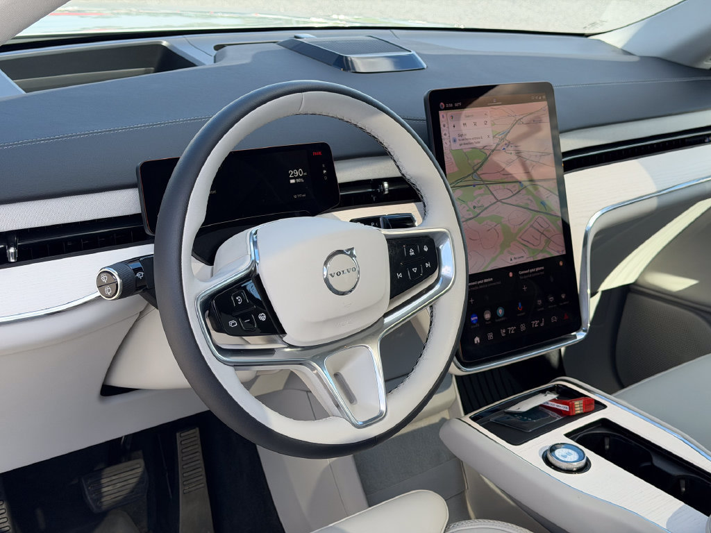 Certified 2025 Volvo EX90 Ultra AWD/4WD image 27