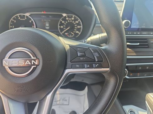 Used 2025 Nissan Altima 2.5 SV image 21