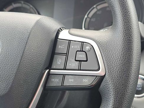 Used 2022 Toyota Highlander L FWD image 29