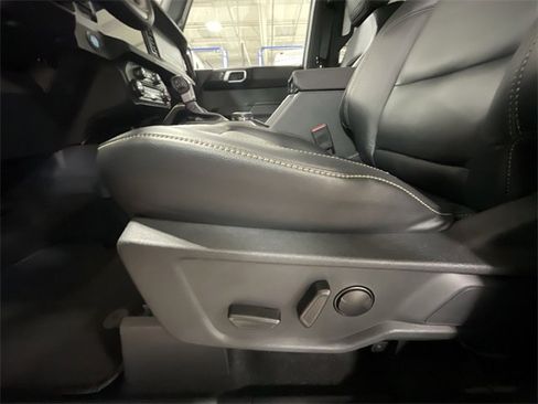 New 2025 Ford Bronco Badlands image 18