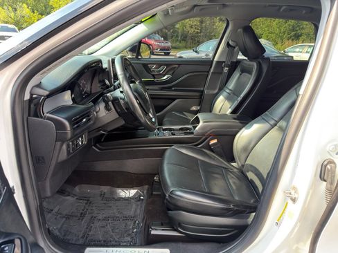 Used 2022 Lincoln Corsair AWD w/ Premium Package image 12