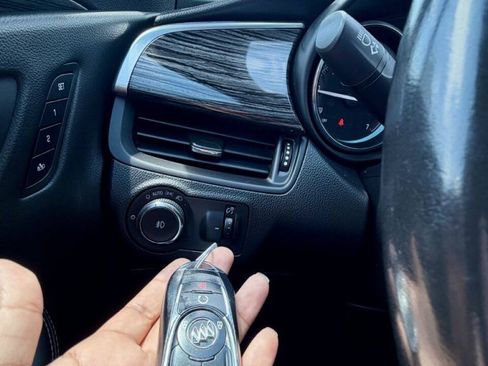 Used 2017 Buick Envision Essence AWD/4WD image 14