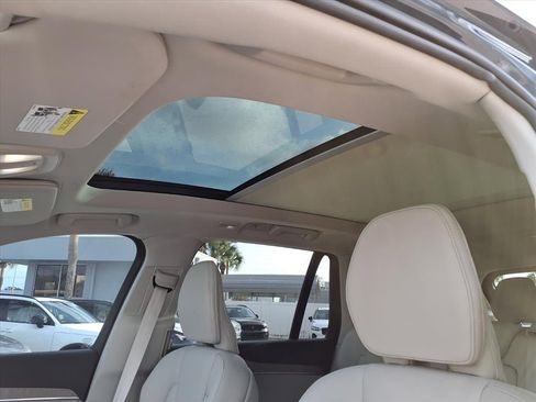 Certified 2024 Volvo XC90 B6 Plus image 25