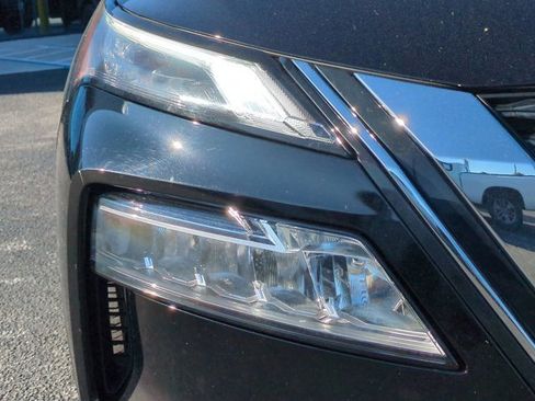 Certified 2023 Nissan Rogue SV image 9