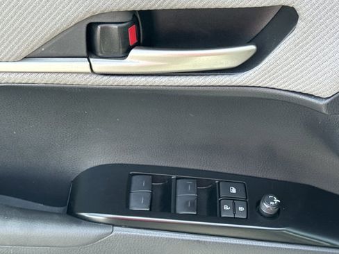 Used 2025 Toyota Camry SE image 14