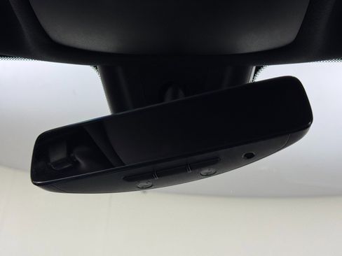 Used 2022 Mercedes-Benz GLB 250 w/ Premium Package image 33