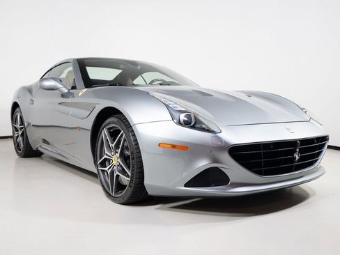 Used 2016 Ferrari California T RWD image 3