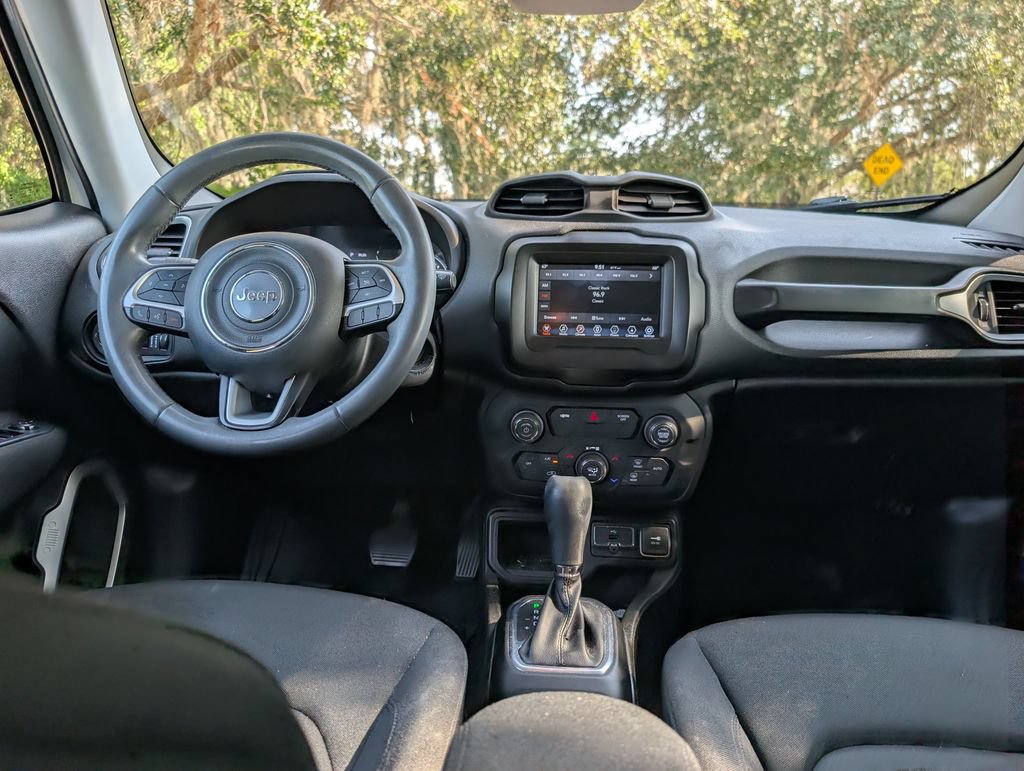 Used 2018 Jeep Renegade Latitude FWD image 9