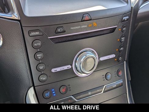 Used 2019 Ford Edge Titanium w/ Equipment Group 301A AWD/4WD image 25