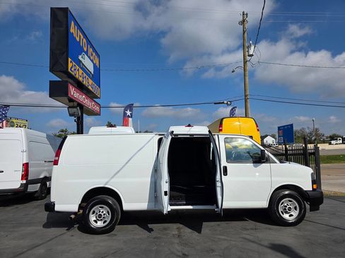 Used 2019 GMC Savana 3500 Extended w/ Driver Convenience Package image 5