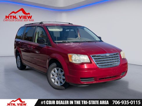 Used 2009 Chrysler Town & Country LX image 1