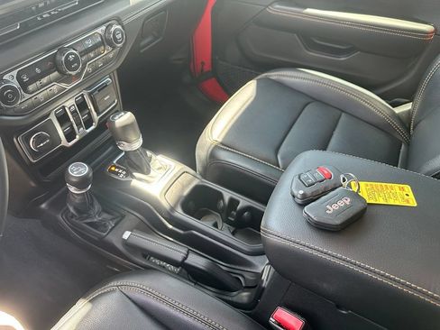 Used 2024 Jeep Wrangler Unlimited Sahara w/ Safety Group AWD/4WD image 18