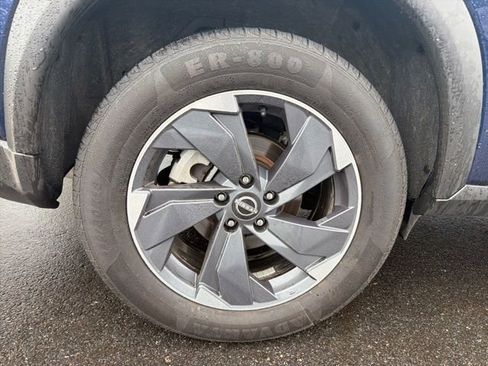 Used 2024 Nissan Rogue SV FWD image 4