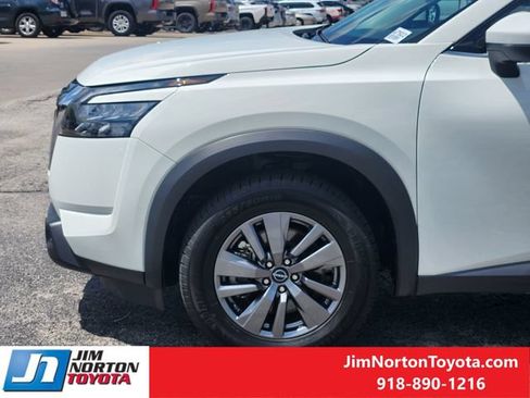 Used 2025 Nissan Pathfinder SV AWD/4WD image 9