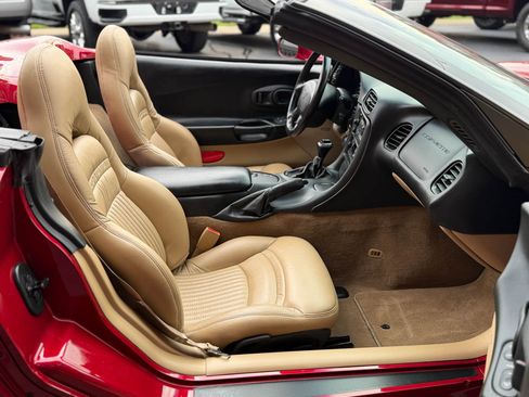 Used 2000 Chevrolet Corvette Convertible w/ Performance Handling Pkg image 22