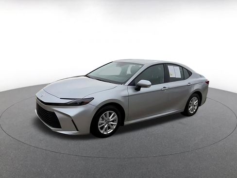 Used 2025 Toyota Camry LE image 8