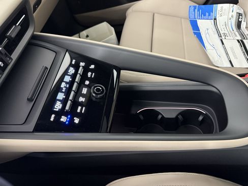 New 2025 Porsche Macan Electric image 26