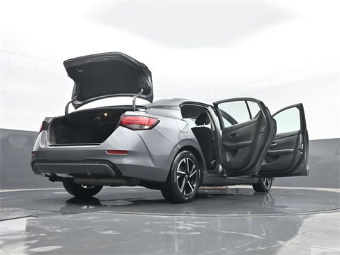 Used 2024 Nissan Sentra SV image 31