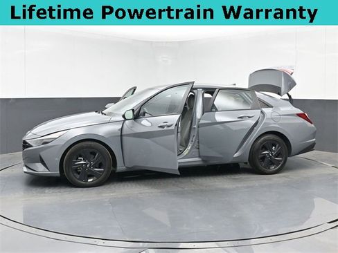 Used 2022 Hyundai Elantra SEL image 49