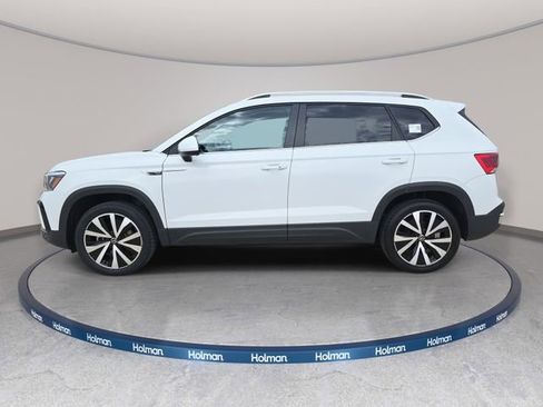 Used 2024 Volkswagen Taos SE image 9