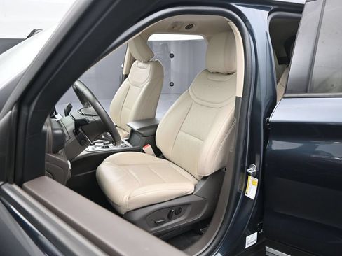 Certified 2023 Ford Explorer Platinum AWD/4WD image 9