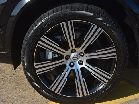 Used 2024 Volvo XC90 T8 Plus w/ Protection Package Premier AWD/4WD image 11