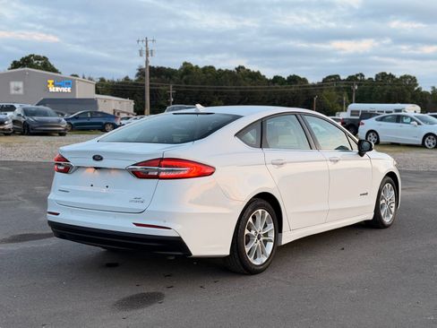Used 2019 Ford Fusion SE FWD image 6