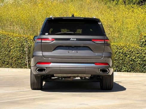 Used 2023 Jeep Grand Cherokee Summit w/ Luxury Tech Group V image 11