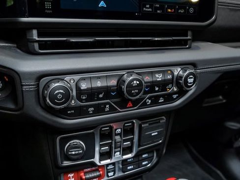 Used 2025 Jeep Wrangler Unlimited Rubicon 392 image 80