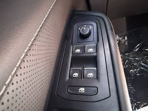 Used 2024 Volkswagen Atlas Cross Sport SE w/ Panoramic Sunroof Package FWD image 31